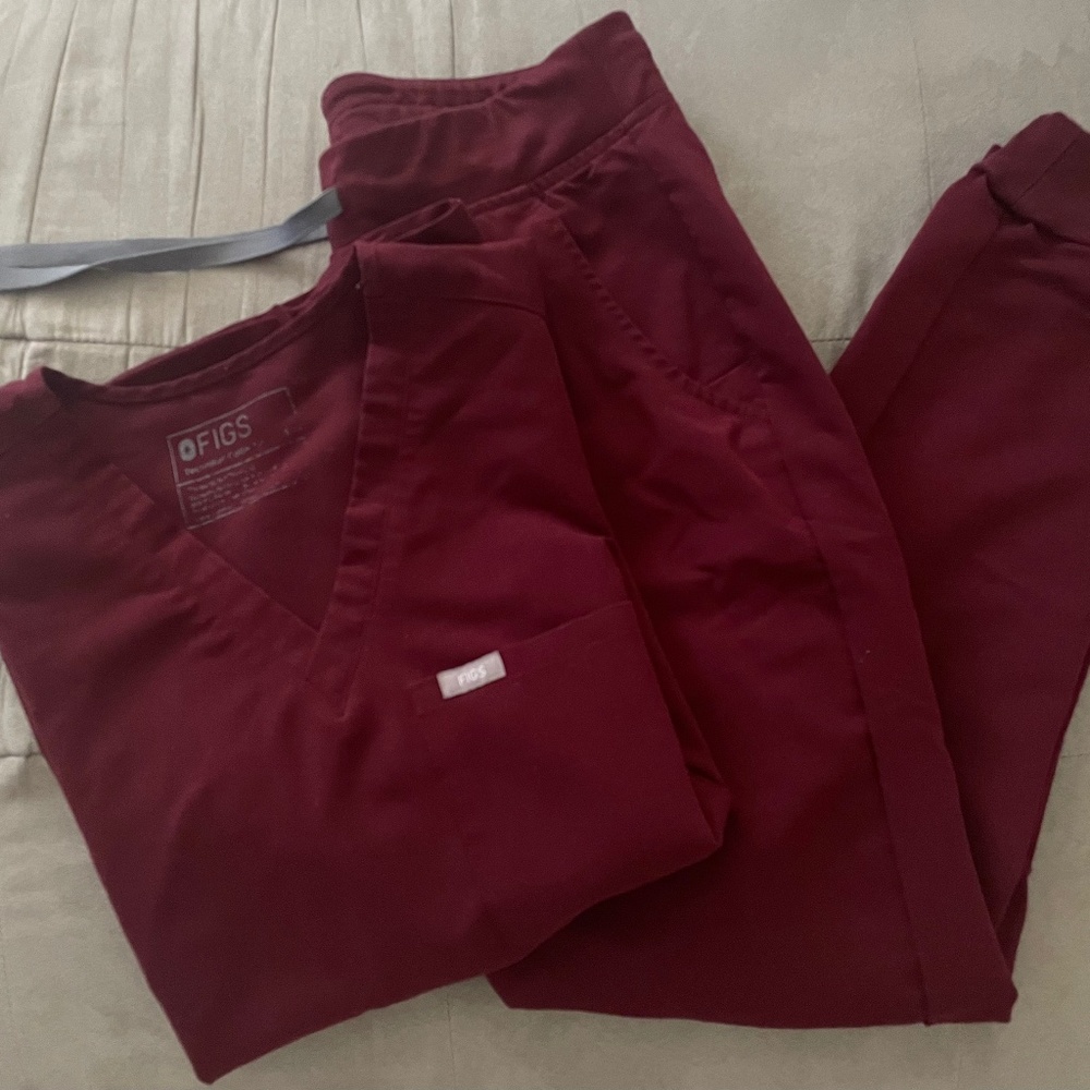 Figs womens size small set - burgundy